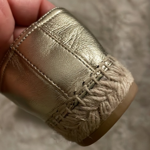 New YSL Logo Embossed Metallic Leather Espadrilles - Picture 10 of 13